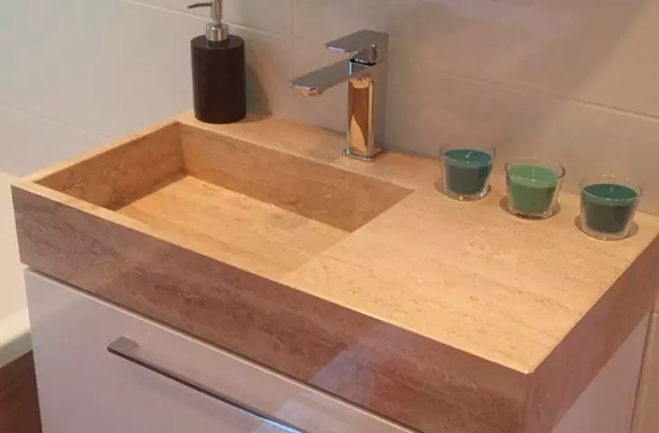 Umywalka łazienkowa wykonana  z naturalnego marmuru Breccia Sarda