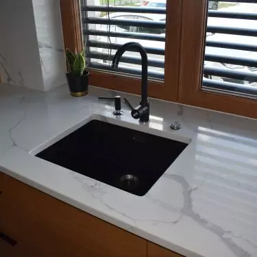 Calacatta White quartz-granite kitchen countertops Design: Architecture and Interiors - Architectural Studio
