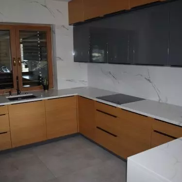 Calacatta White quartz-granite kitchen countertops Design: Architecture and Interiors - Architectural Studio