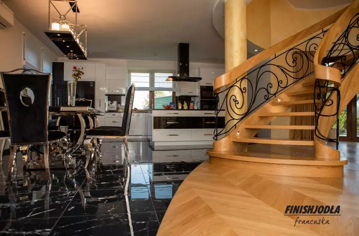 Room division through the use of tiles and parquet FinishFrench fir Oak Exclusive
