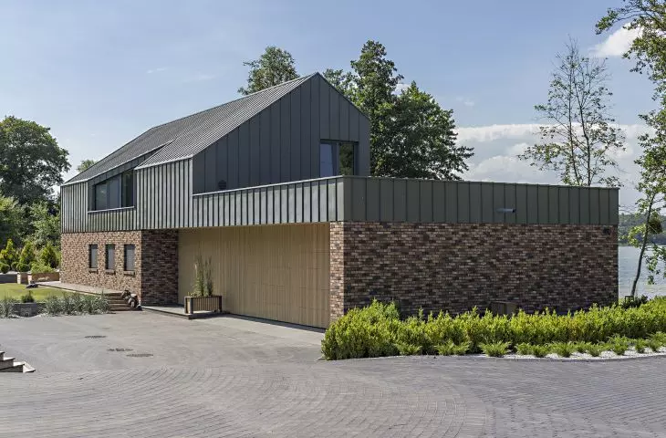 House on the Lake, design: Hubert Polkowski, cooperation: Andrzej Gomułka and Piotr Guzik, color: 62 Sella