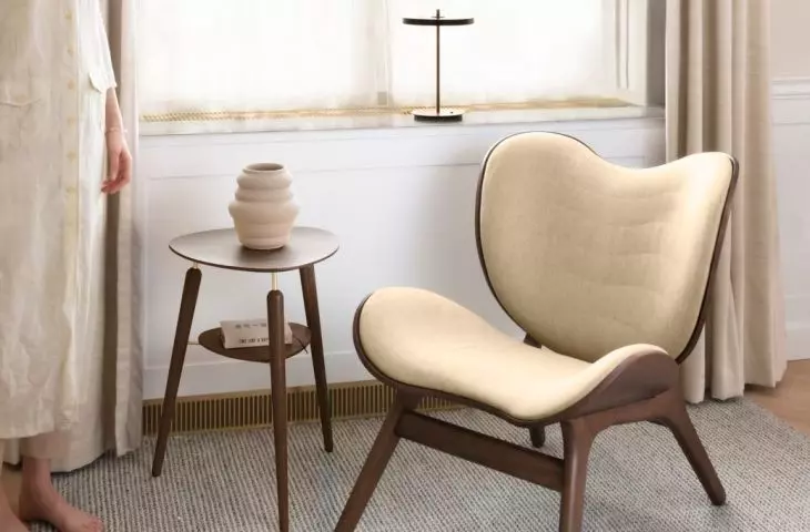 Fotel A Conversation Piece i lampa Asteria Move