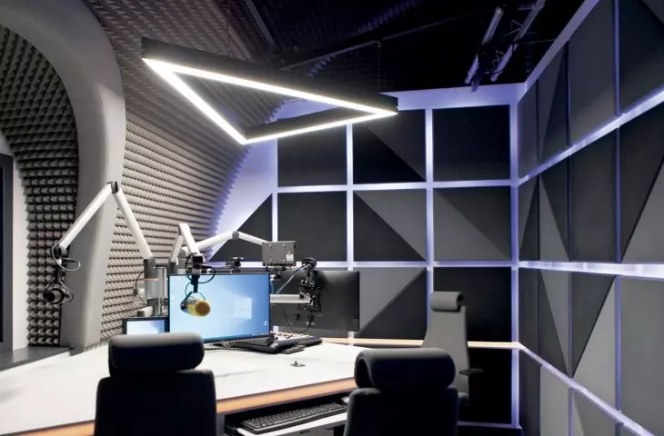 RMF FM – trójkątne oprawy Antilia-A-69-TRI