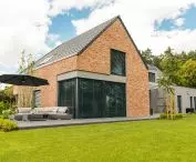 FEN 92 windows with the most fashionable covers - facade blinds