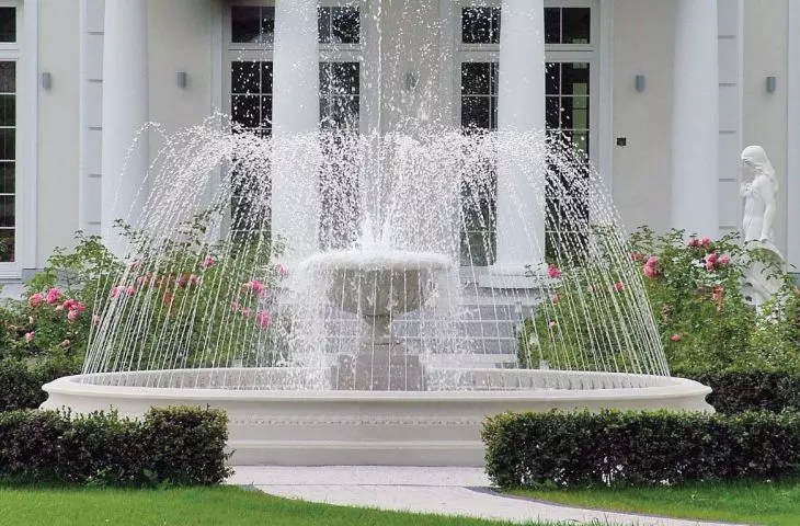 Windsor 420 fountain with vase