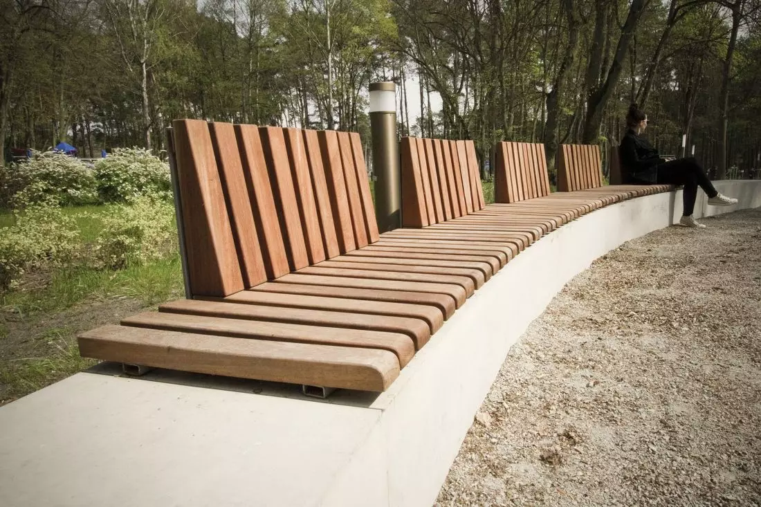 Betonowa ławka modułowa wykonana w technologii betonu architektonicznego