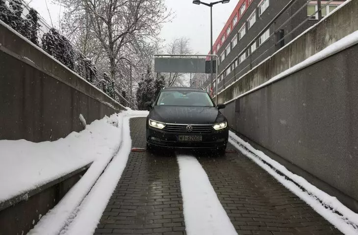 Ogrzewanie zjazdu do garażu, system EM2-XR, Warszawa