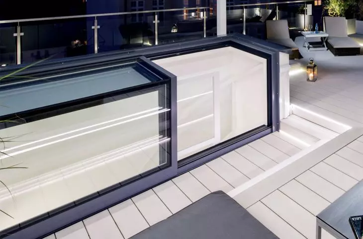 The innovative SKY DOOR roof box
