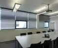 Wewnętrzne rolety tkaninowe sterowane elektrycznie EOS®500 typ 5-76; Strabag Pruszków
