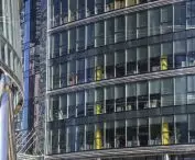 Wewnętrzne żaluzje aluminiowe 35 mm, sterowane elektrycznie VB 35 EL; Warsaw Spire Warszawa
