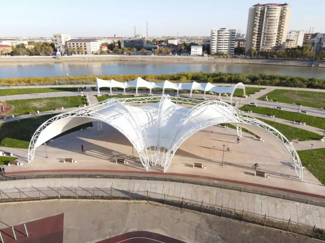 Architektura napinana
- Atyrau Youth Recreation Park w Kazachstanie