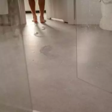 Na zdjęciu: podłoga winylowa Rigio Cement Stone
