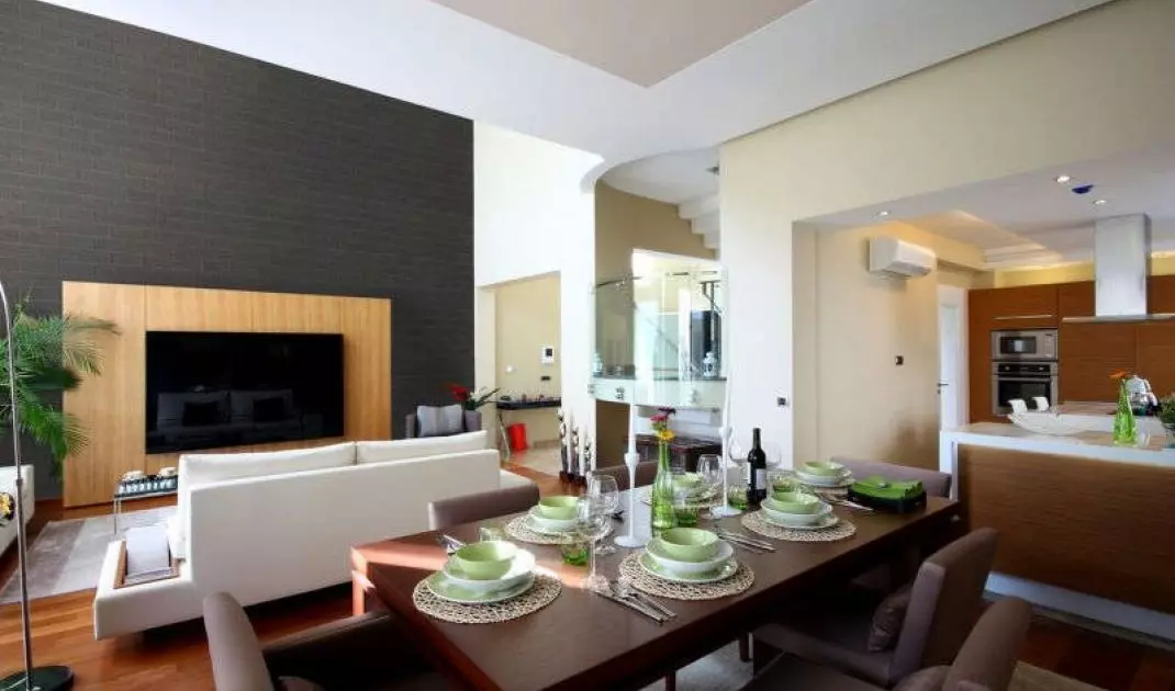 Dining room arrangement