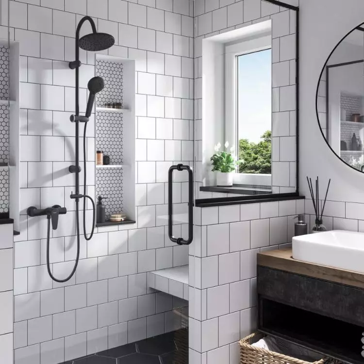 Rondo Black z deszczownią i ścienna bateria natryskowa Algeo Black