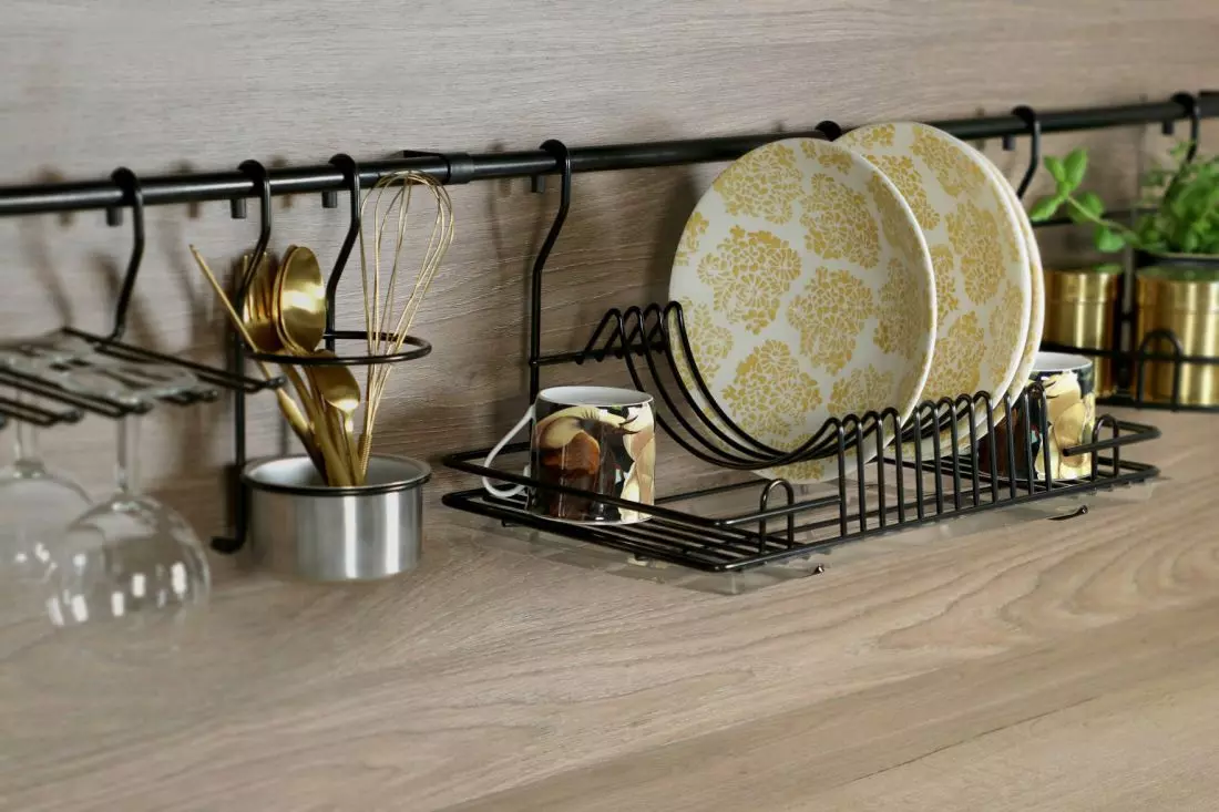 W ofercie firmy REJS
relingi dostępne są nie tylko w standardowym chromowym wykończeniu, ale również w głębokiej i niezwykle eleganckiej czerni.