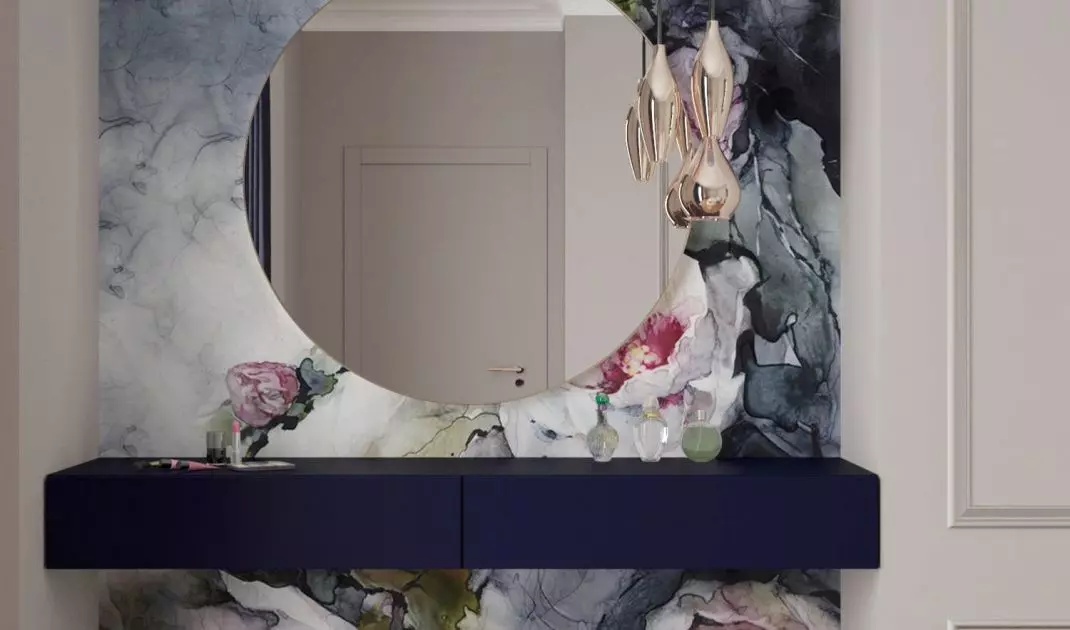 The owners' bedroom is decorated with a gorgeous XXL floral wallpaper.