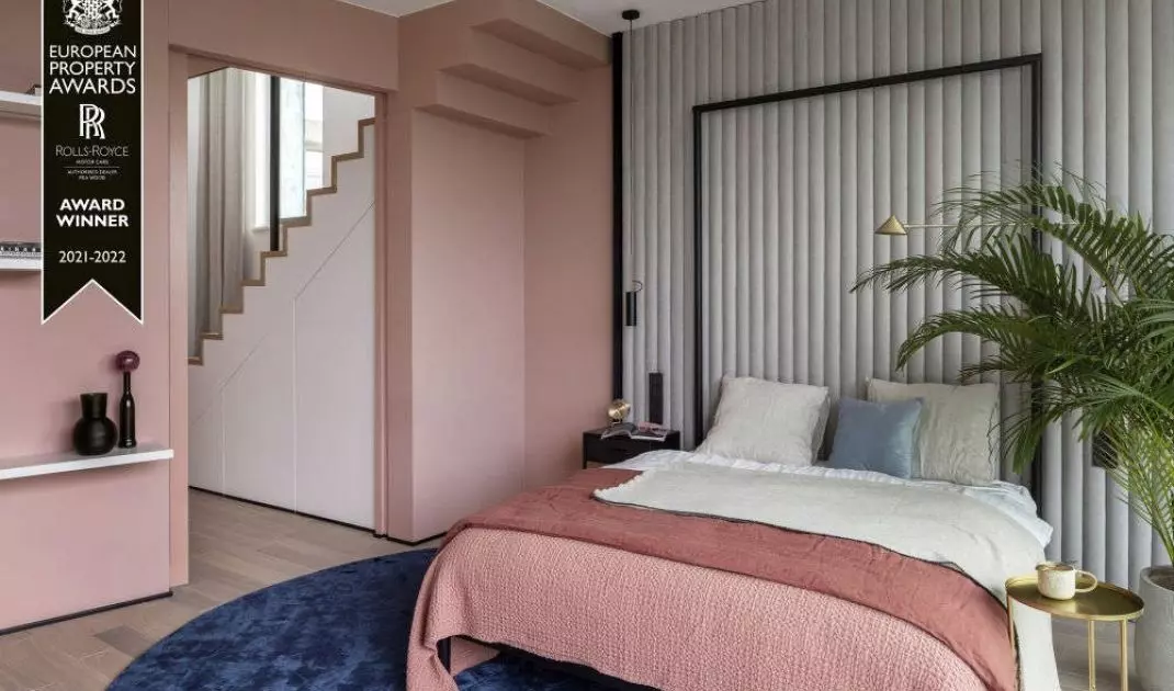 Różowa sypialnia.