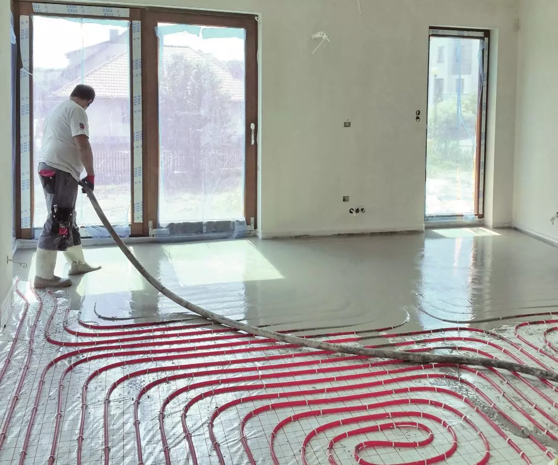 Samopoziomujący
podkład podłogowy Alpha 2000 w klasycznym rozwiązaniu ogrzewania podłogowego