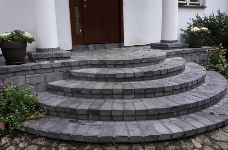 Stara cegła stopnica grafitowa