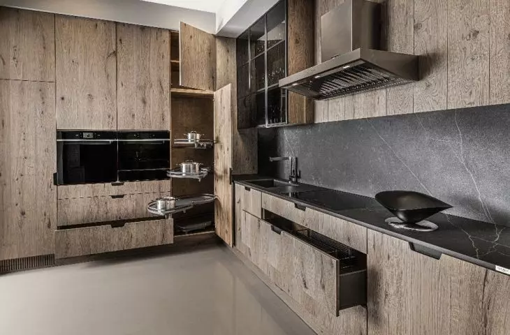 Timeless wooden kitchens