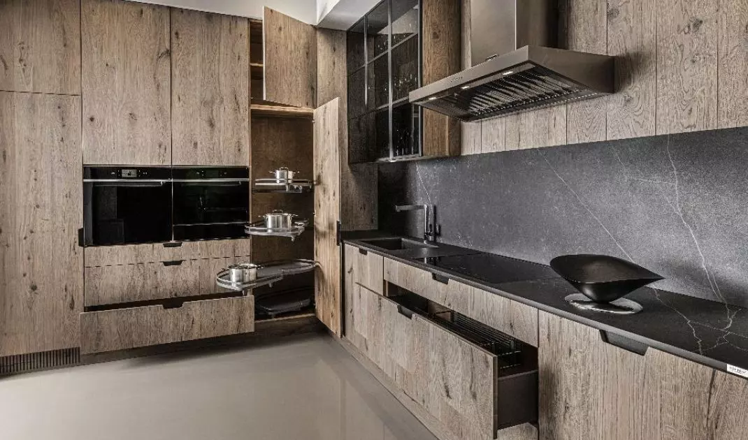Timeless wooden kitchens