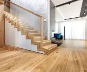 When lighting the staircase, rather use energy-efficient lamps with low light intensity