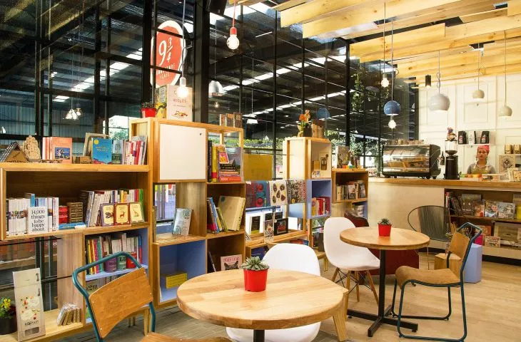 9 ¾ Bookstore + Café