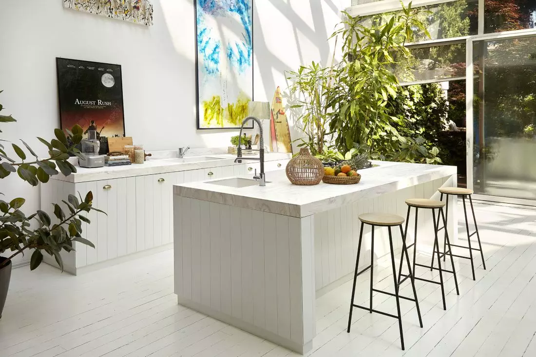 Produkty i akcesoria do mebli oraz elementy wyposażenia wnętrz. Corian® Solid Surface