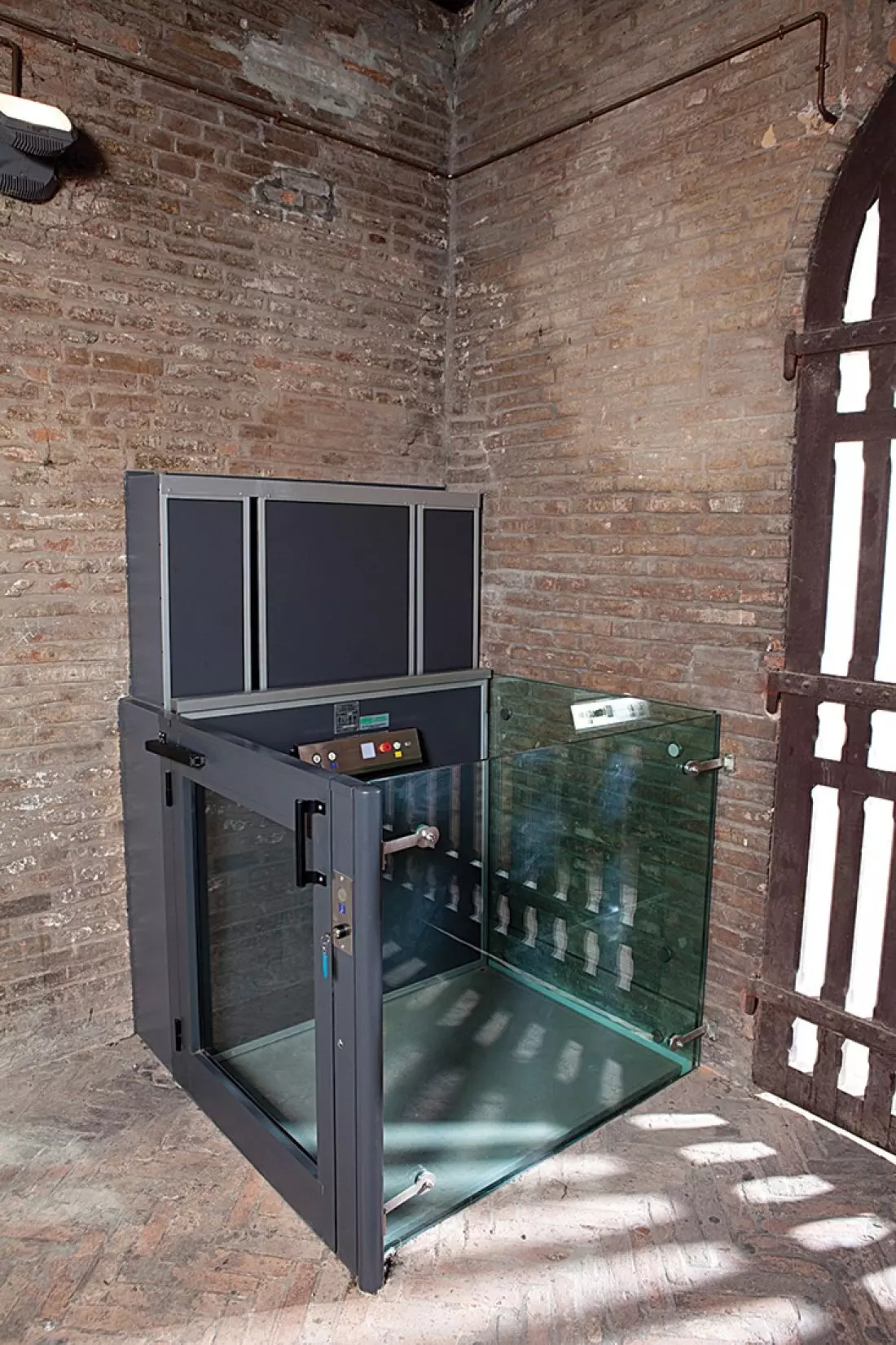 Platformy pionowe
i schodowe - urządzenia do pokonywania barier architektonicznych