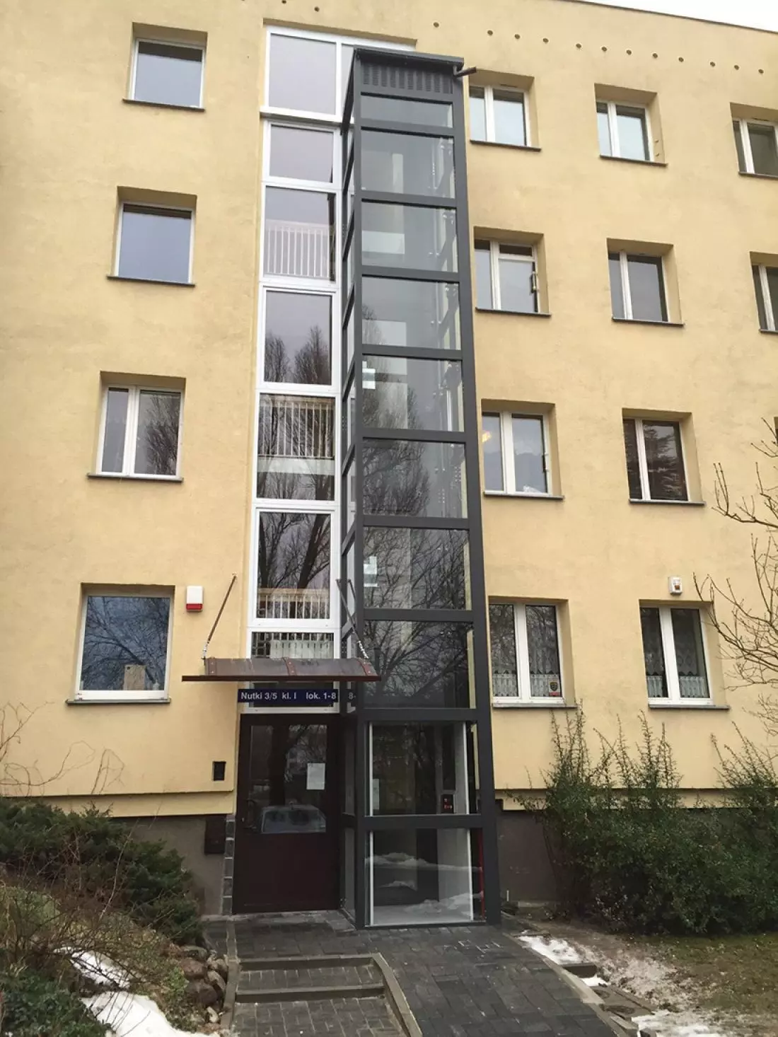 Platformy pionowe
i schodowe - urządzenia do pokonywania barier architektonicznych