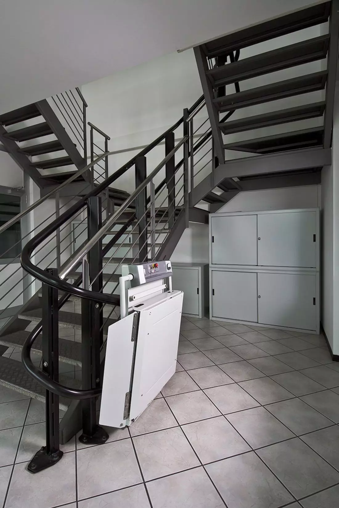 Platformy pionowe
i schodowe - urządzenia do pokonywania barier architektonicznych