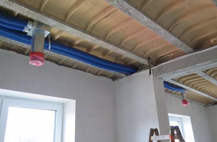 INSTALLATIONS IN THE THICKNESS OF THE CEILING