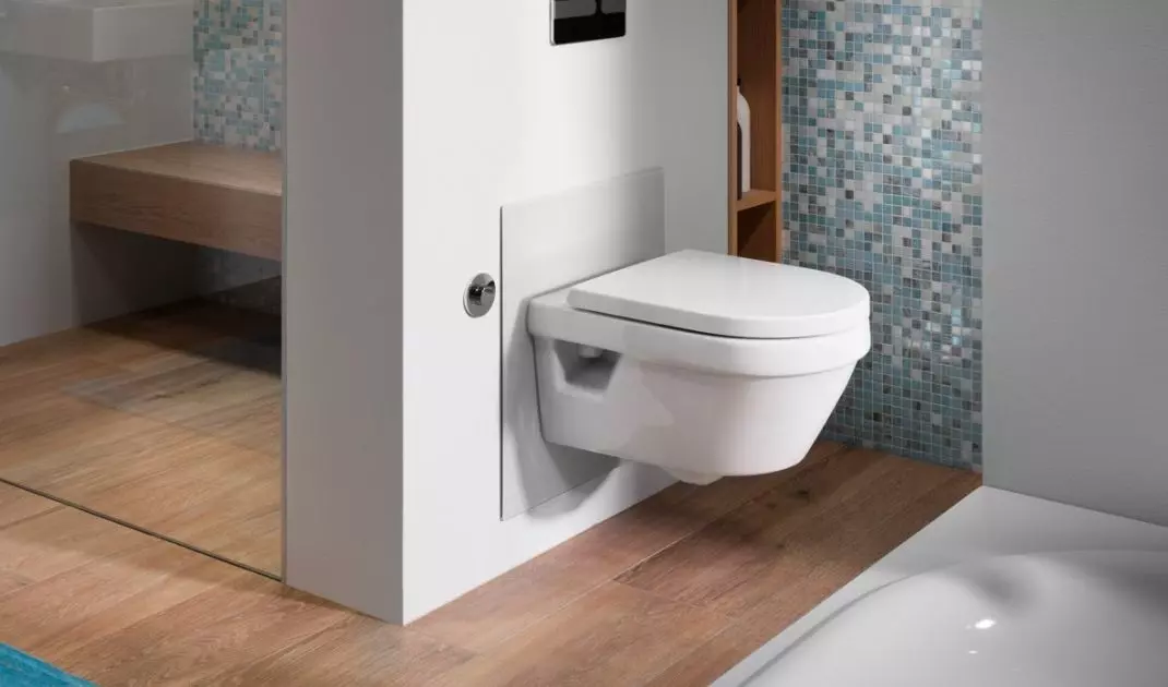 Black accents in the bathroom