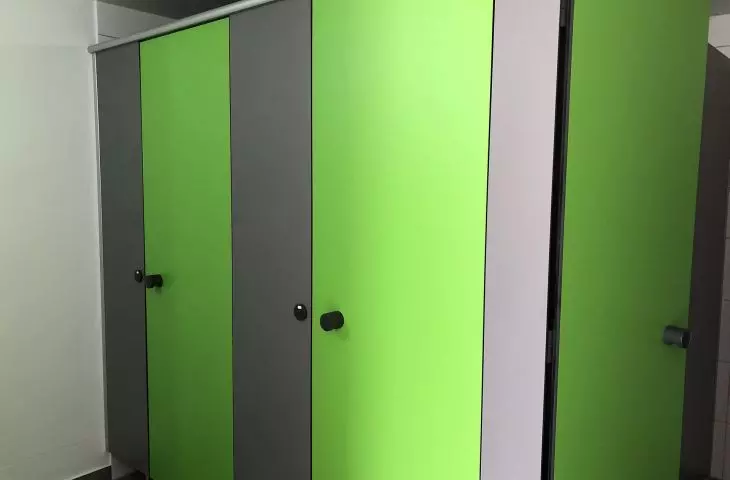 Kabiny sanitarne z płyty HPL 13 mm