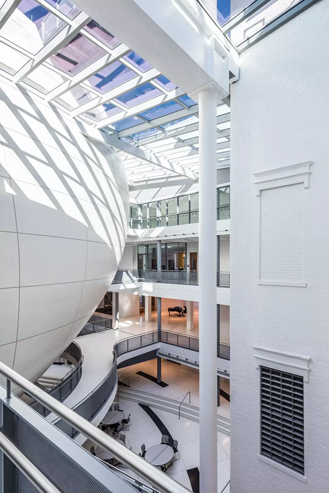 Duke Ellington School
of the Arts. Architect: cox graae + spack architects | LBA Joint Venture. Photo © Chris Ambridge