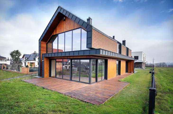 W projekcie „Dom z dachówki” wykorzystano dachówkę firmy Terreal, model Elysee, kolor Longchamp