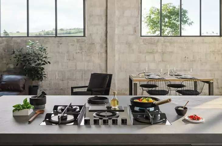 The first gas hob on the market to feature an integrated NikolaTesla Flame hood