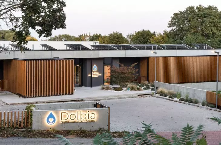 Budynek zakładu fizjoterapii i hydroterapii dla zwierząt