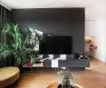 Mieszkanie na Mokotowie, salon ze ścianą RTV