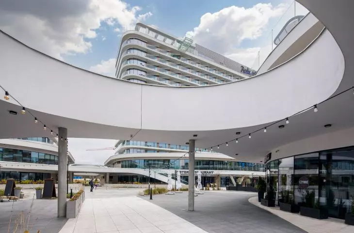 Fasady stworzone na bazie płyt Indigo Prato oraz Promenada Prato mniej się nagrzewają