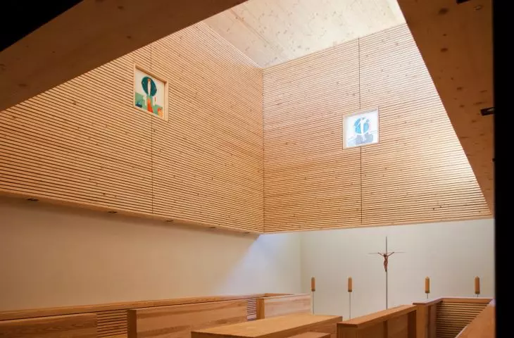 Widok na wnętrze od strony przedsionka