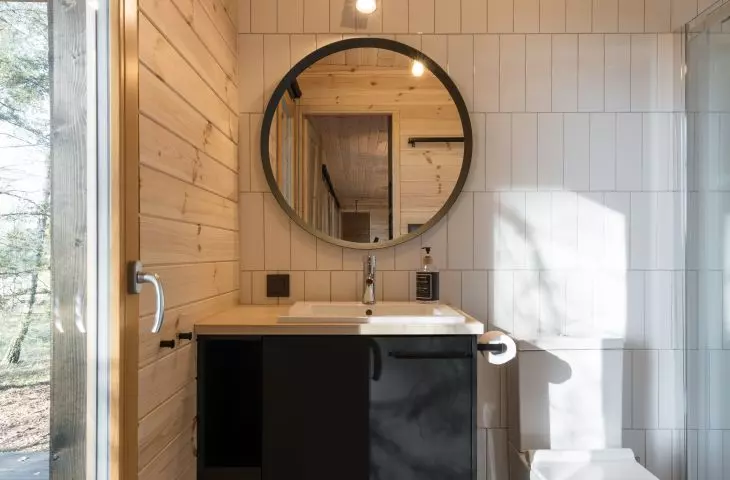Forest Gazebo, bathroom 