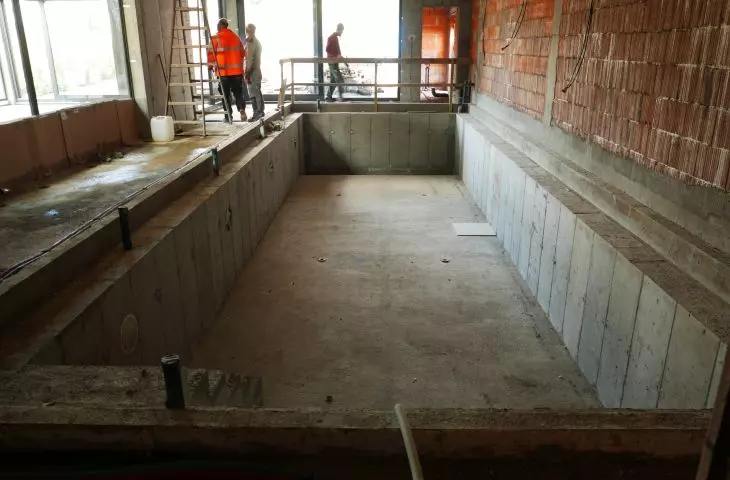 Levitating house with pool, construction