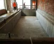 Lewitujący dom z basenem, budowa