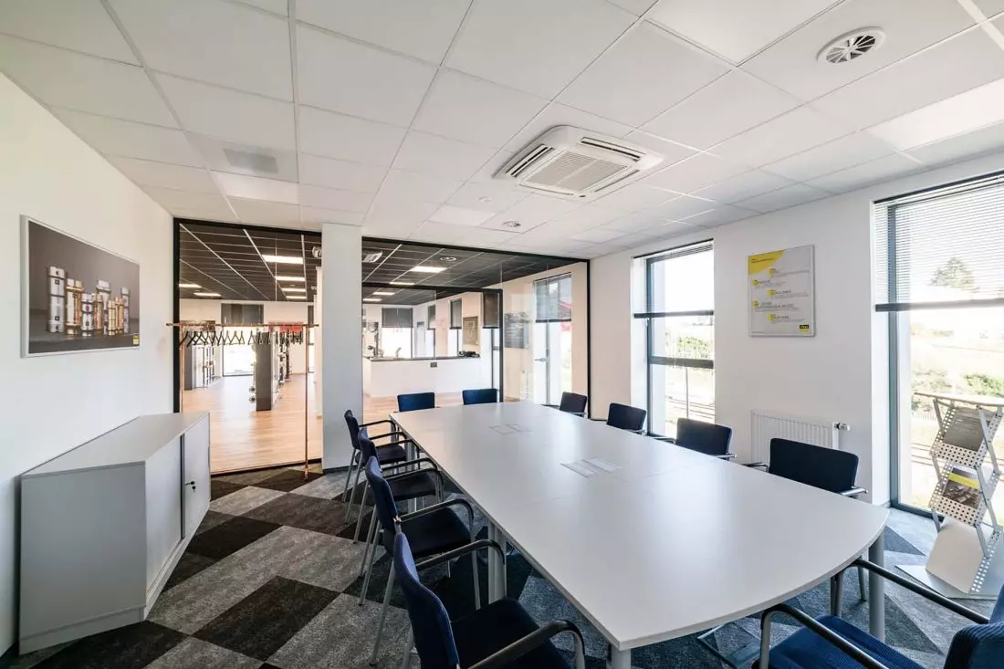 komfortowa sala
szkoleniowa o powierzchni 33 m² jest w pełni przystosowana do prezentacji multimedialnych