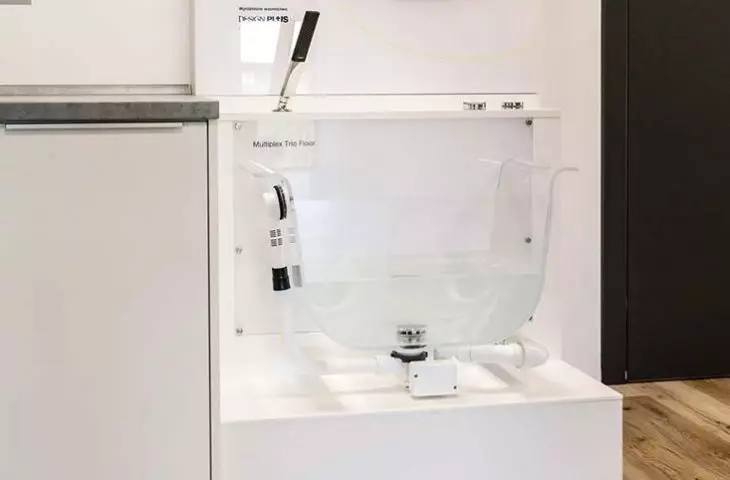 uczestnicy szkoleń mogą również przekonać się, jak działa elektroniczna armatura wannowa Multiplex Trio E oraz nauczyć się jej programowania