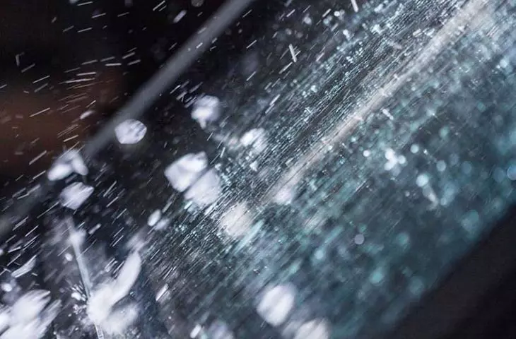 Roof windows are exposed to the direct effects of heavy rain, hail or wind