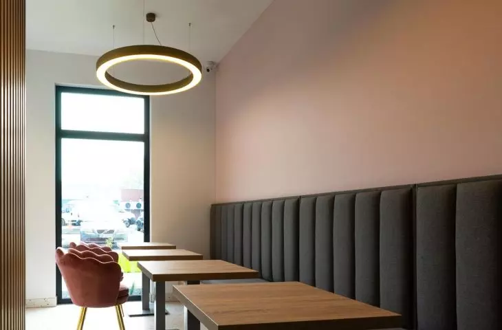 Wnętrze lodziarni Żak, strefa konsumpcji