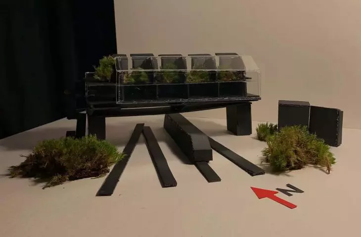 makieta mostu stworzonego z obiektów Tiny house
