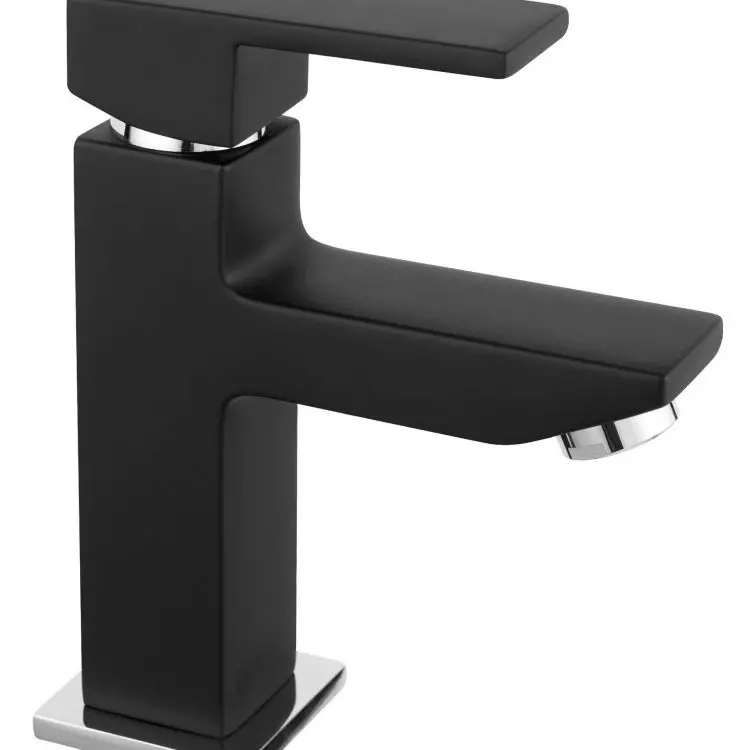 Luxury geometric accessories in the bathroom